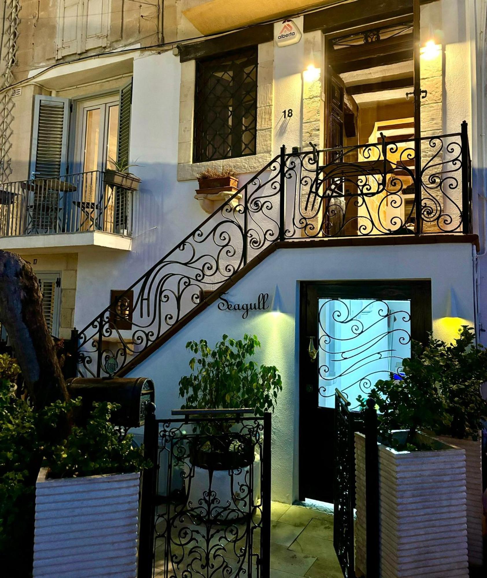 Seagull Birgu - Waterfront Home エクステリア 写真